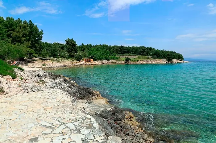 Blick auf die Bucht Mina östlich von Jelsa, vom Campingplatz Camp Mina aus, Hvar, Kroatien.