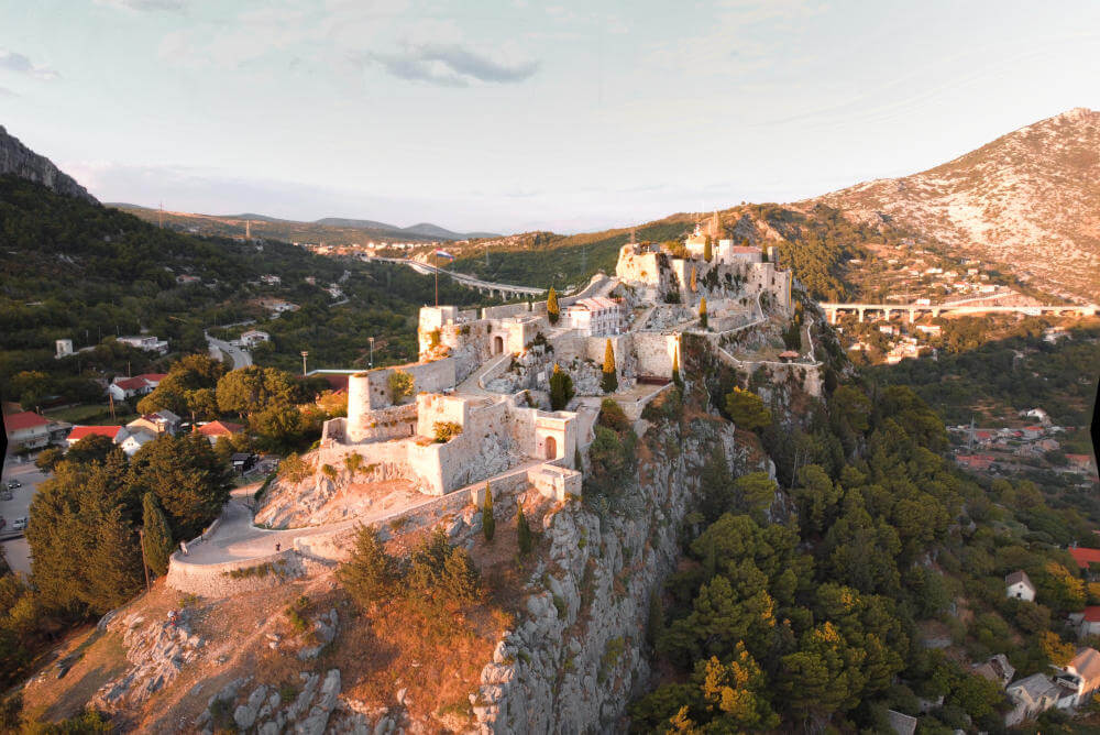 Die Festung Klis, die mittelalterliche Festung in der Nähe von Split, Kroatien