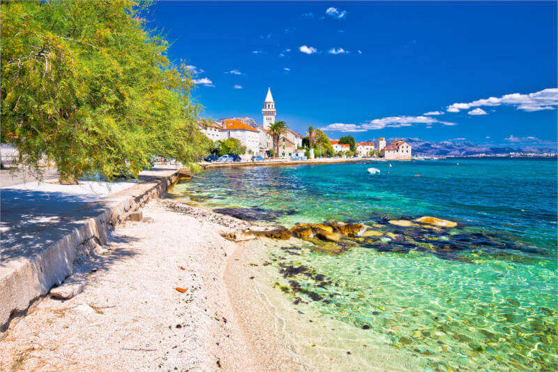 Kastel Stafilic und Blick auf den türkisfarbenen Strand