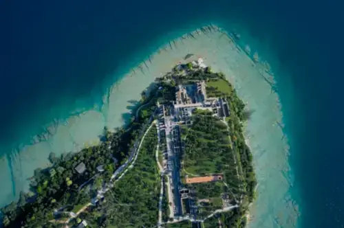 Der Blick auf die römischen Ruinen von Cryptoporticus Grotte di Catullo. Archäologische Stätte der Grotte di Catullo, Sirmione, Italien, Gardasee.