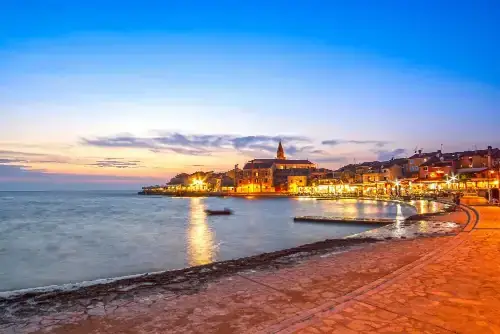 Umag, strategisch an der nordwestlichen Spitze Istriens gelegen, ist weithin bekannt als die "Stadt des Tennis".