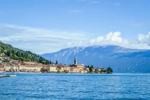 Blick auf den Gardasee bei Salò, Italien