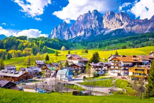 Suedtirol, Alpenlandschaft in Cortina D'Ampezzo, Italien