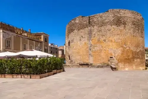 Verteidigungsturm St. John Tower in Alghero, Sardinien, Italien.