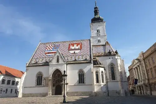 St. Markus Kirche in Zagreb, mit dem charakteristischen bunten Dach in gotischer Architektur.