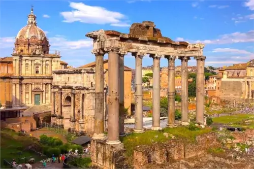 Tempelruinen im Forum Romanum in Rom, Italien