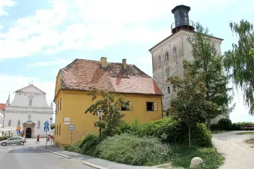 Lotrščak-Turm in Zagreb, eine mittelalterliche Festung aus dem 13. Jahrhundert.